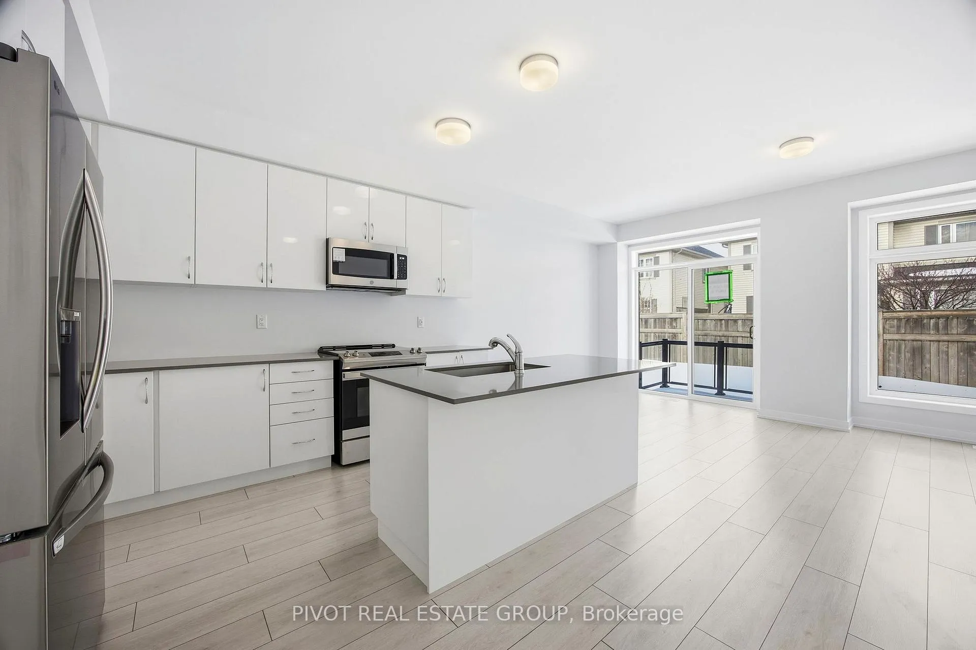 Photo 14 of 16 Observatory Way, Whitby, Brooklin — HOMEH