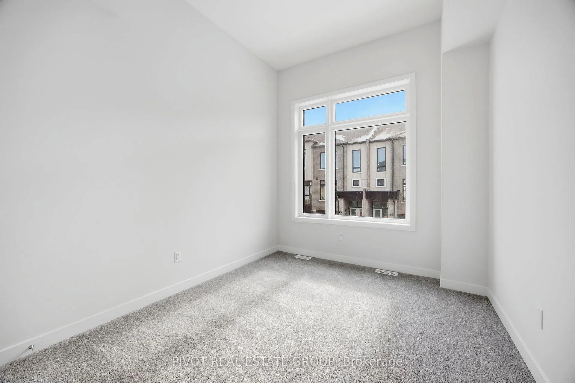 Photo 24 of 16 Observatory Way, Whitby, Brooklin — HOMEH