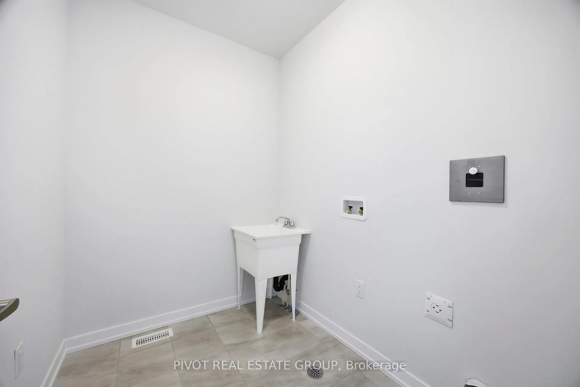 Photo 30 of 16 Observatory Way, Whitby, Brooklin — HOMEH