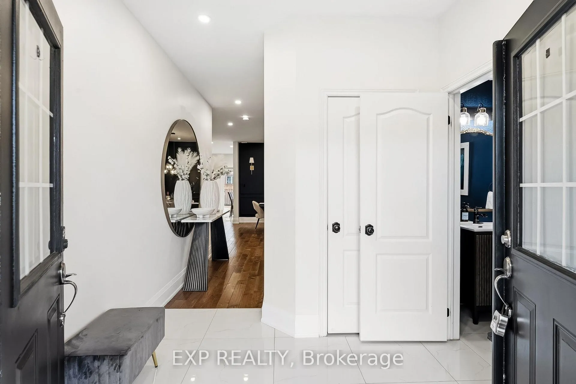 Photo 5 of 18 Henry Smith Avenue, Clarington, Bowmanville — HOMEH