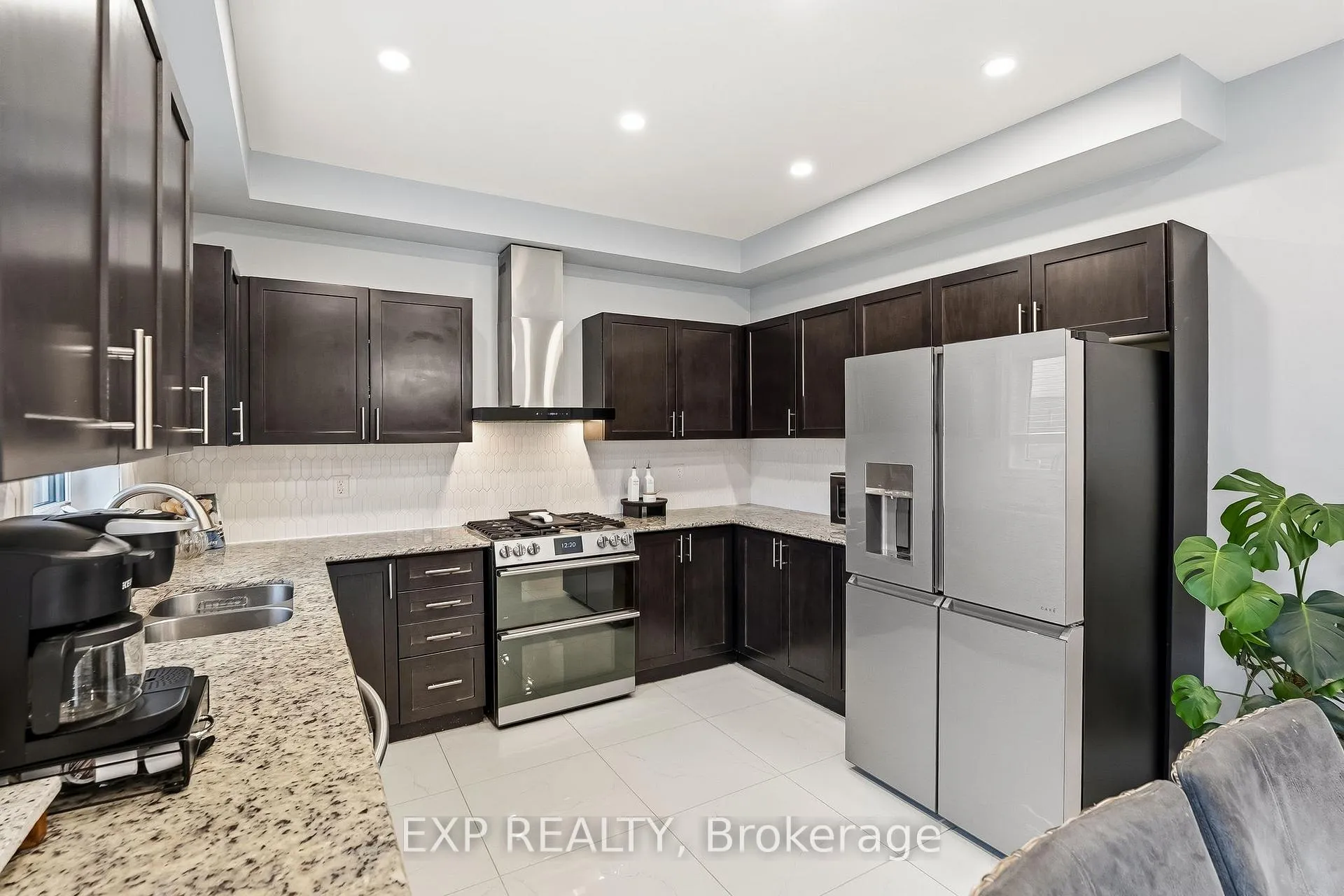 Photo 17 of 18 Henry Smith Avenue, Clarington, Bowmanville — HOMEH