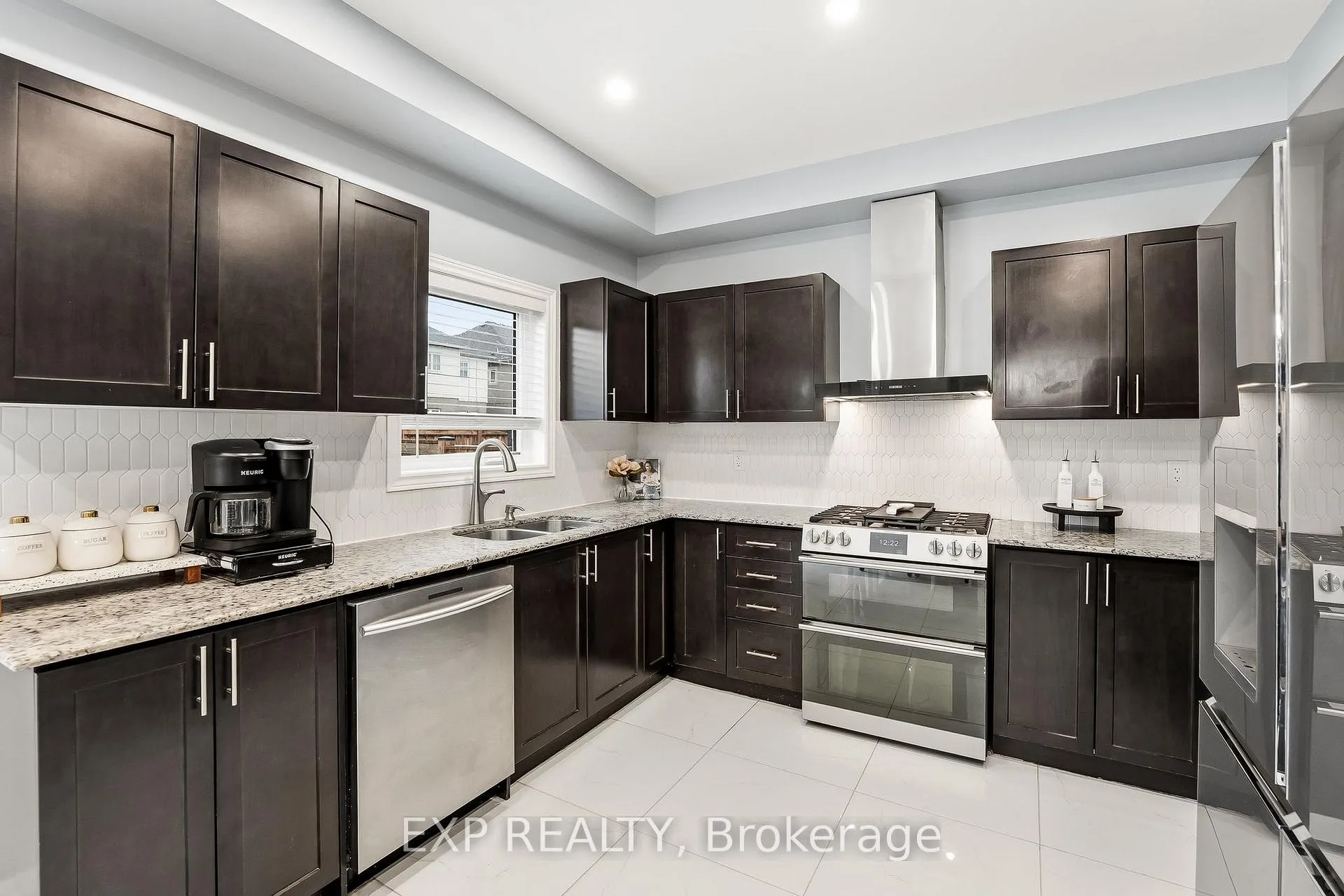 Photo 19 of 18 Henry Smith Avenue, Clarington, Bowmanville — HOMEH