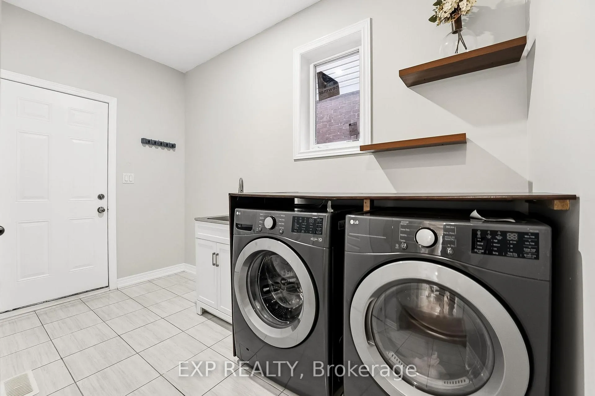 Photo 22 of 18 Henry Smith Avenue, Clarington, Bowmanville — HOMEH