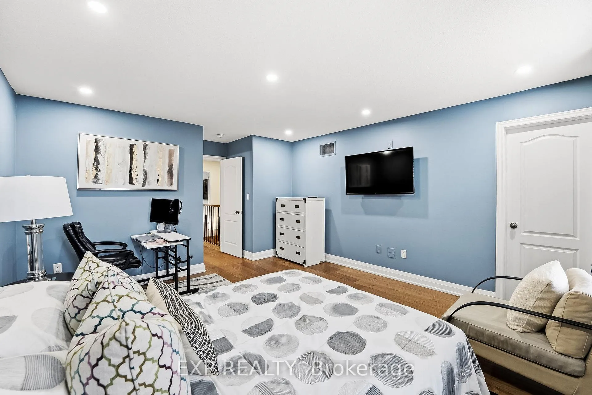 Photo 31 of 18 Henry Smith Avenue, Clarington, Bowmanville — HOMEH