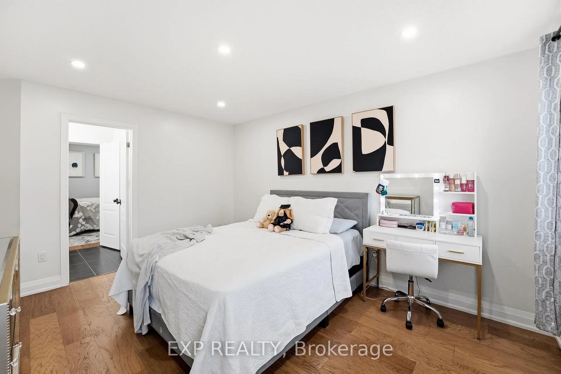 Photo 38 of 18 Henry Smith Avenue, Clarington, Bowmanville — HOMEH