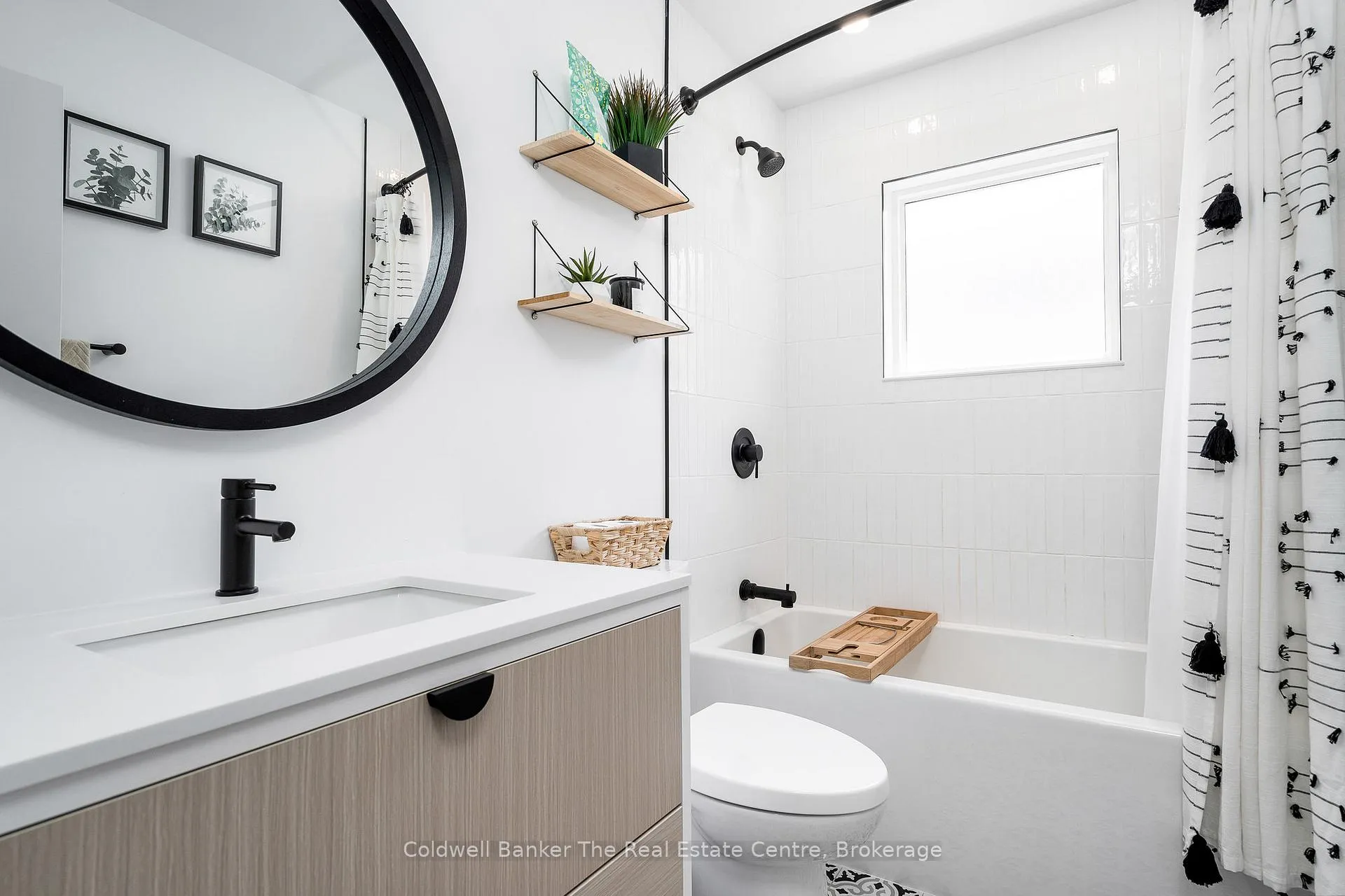 Photo 16 of 14 Langevin Drive, Wasaga Beach — HOMEH