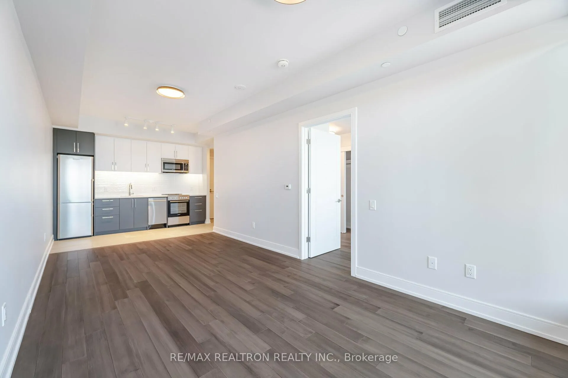 Photo 2 of Unit 810, 2525 Bathurst Street, Toronto, Forest Hill North — HOMEH