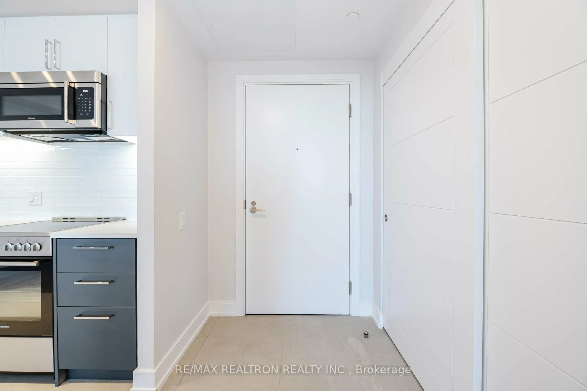 Photo 3 of Unit 810, 2525 Bathurst Street, Toronto, Forest Hill North — HOMEH