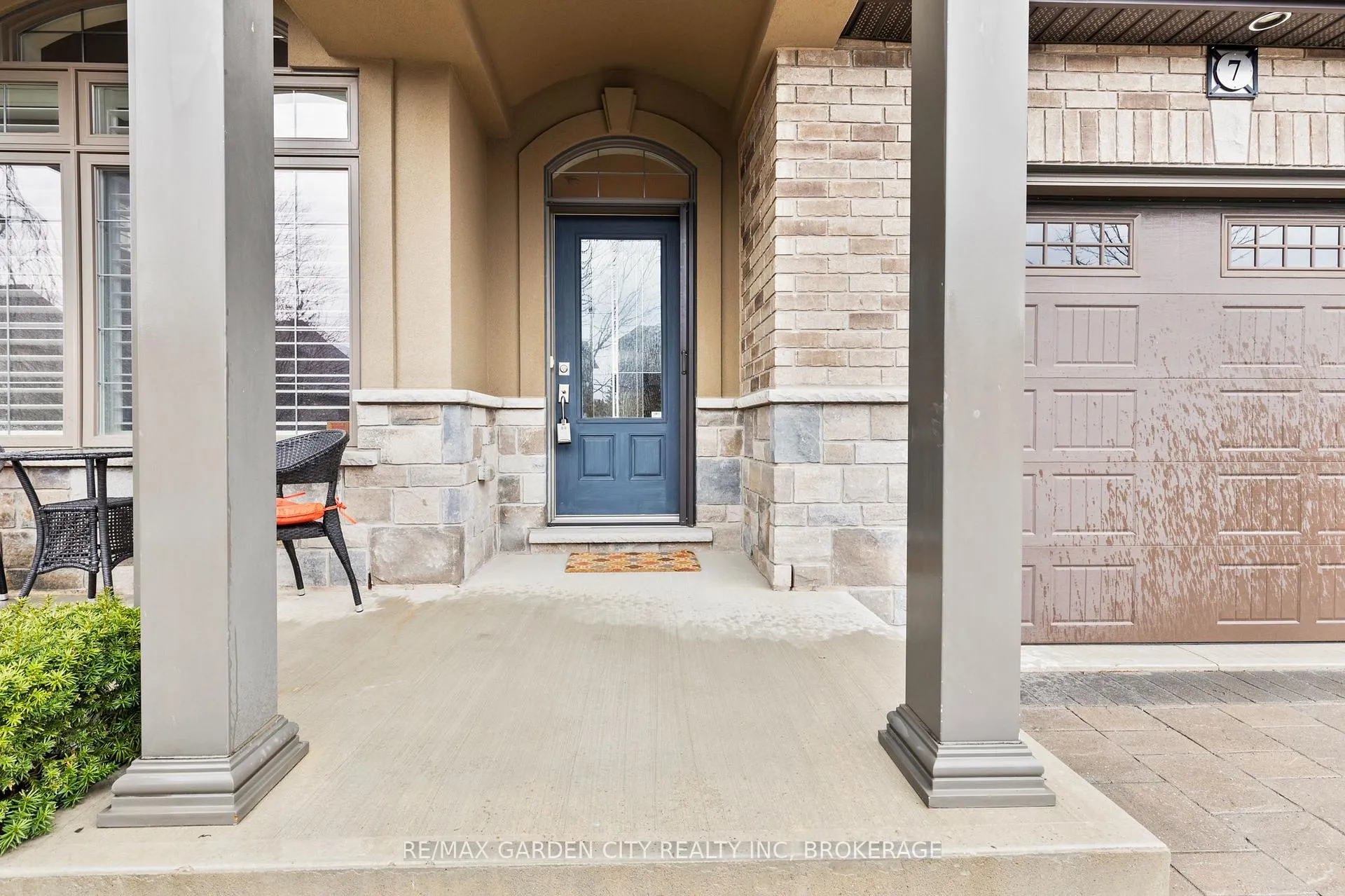 Photo 6 of 7 Tuscany Court, St. Catharines, Grapeview — HOMEH