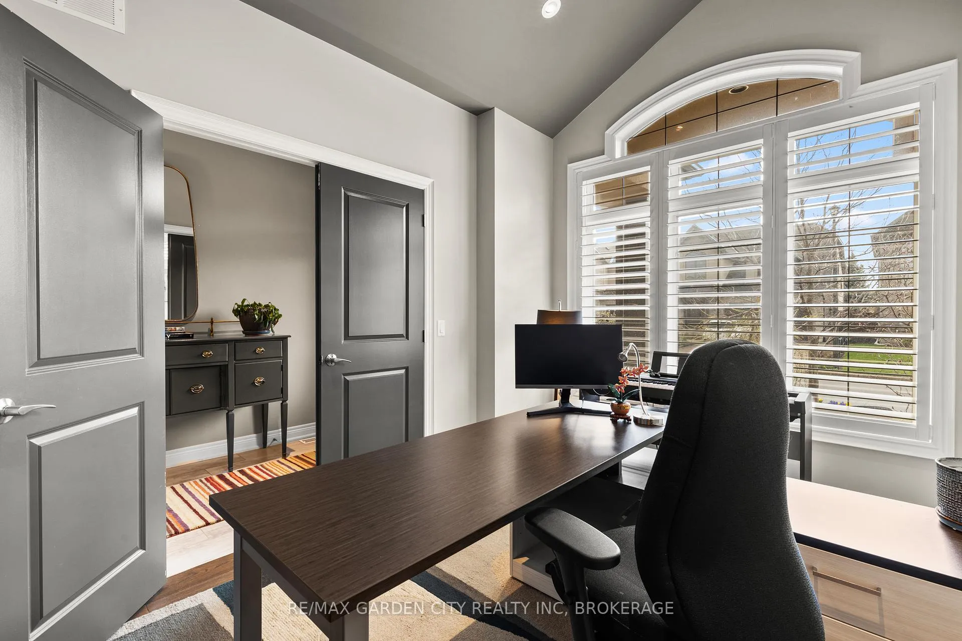 Photo 11 of 7 Tuscany Court, St. Catharines, Grapeview — HOMEH
