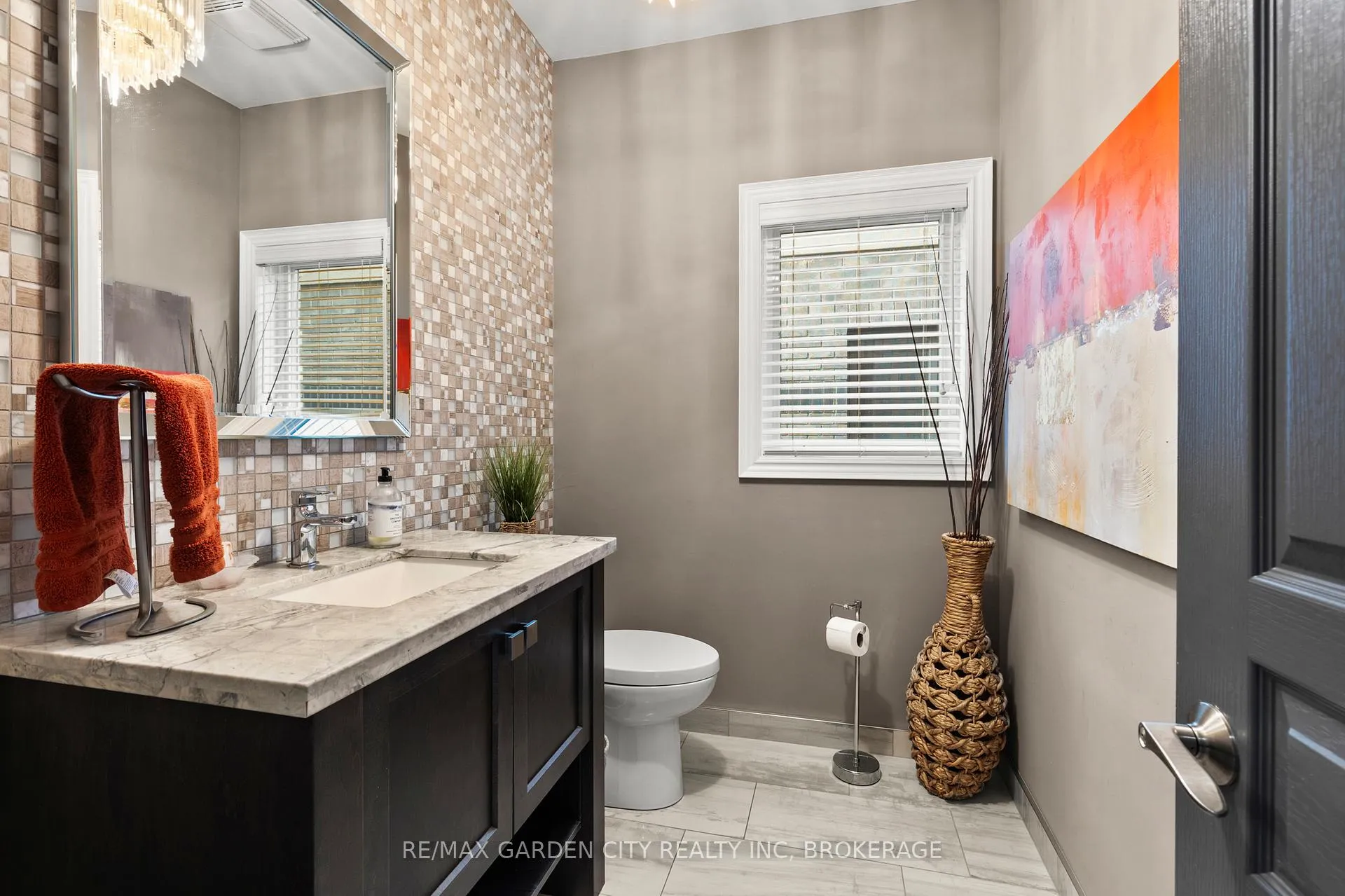 Photo 13 of 7 Tuscany Court, St. Catharines, Grapeview — HOMEH