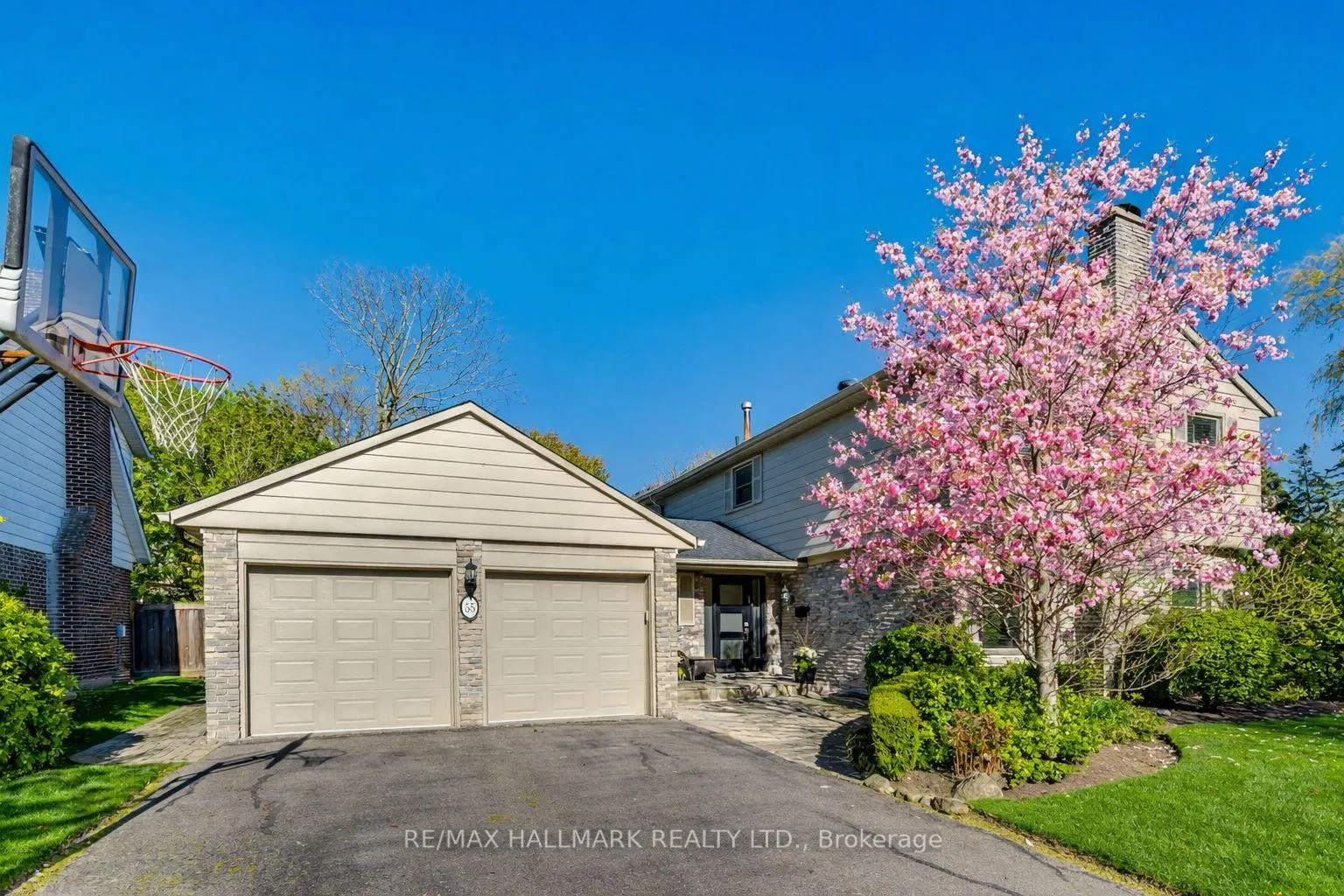 Photo 2 of 55 Riverside Boulevard, Vaughan, Uplands — HOMEH