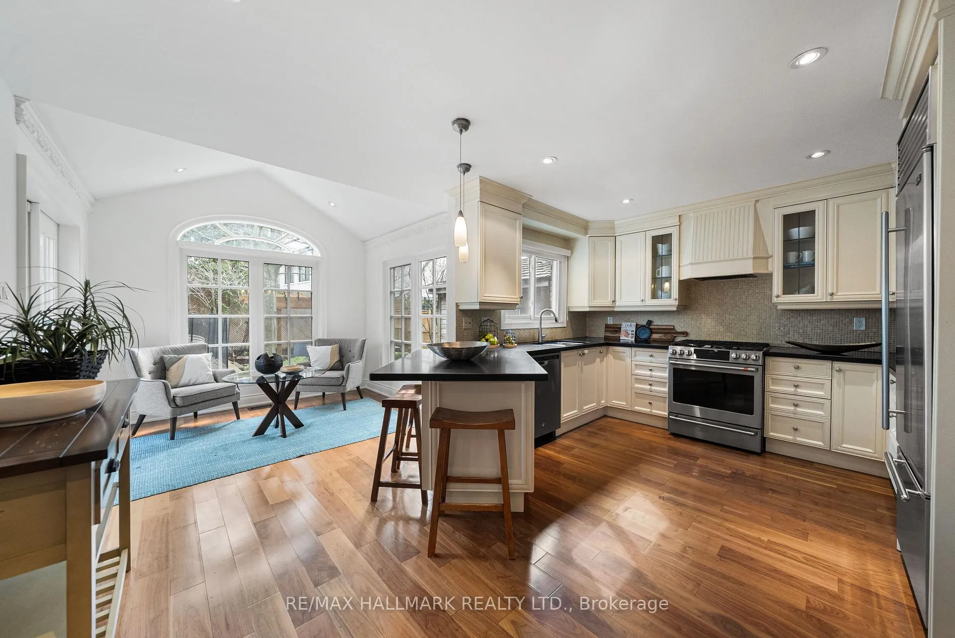 Photo 6 of 55 Riverside Boulevard, Vaughan, Uplands — HOMEH