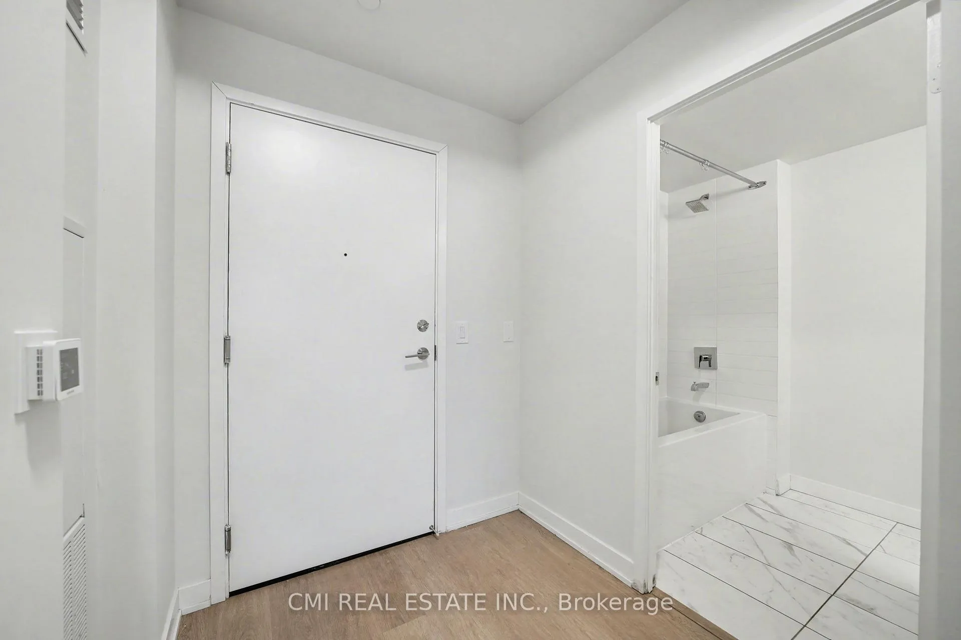 Photo 4 of Unit 623, 859 The Queensway, Etobicoke, Stonegate-Queensway — HOMEH