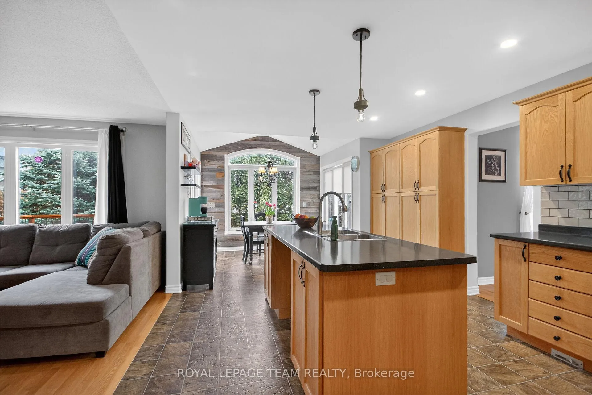 Photo 10 of 75 Renoir Drive, Russell, Embrun — HOMEH