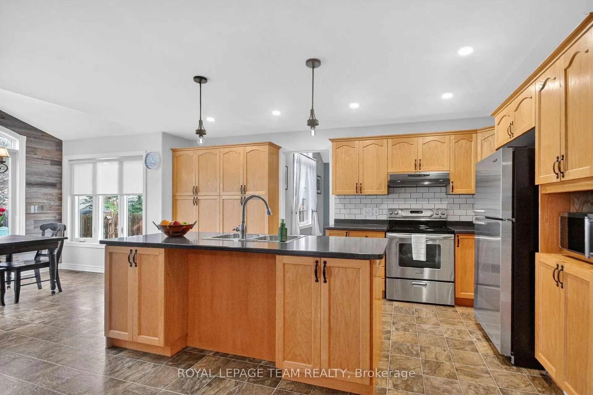 Photo 13 of 75 Renoir Drive, Russell, Embrun — HOMEH