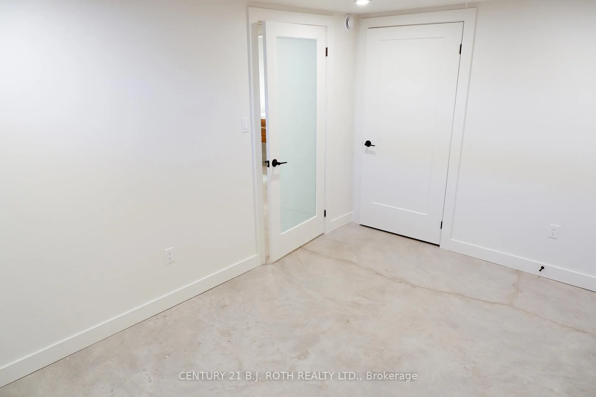 Photo 4 of Unit 207, 1370 Killarney Beach Road, Innisfil, Lefroy — HOMEH