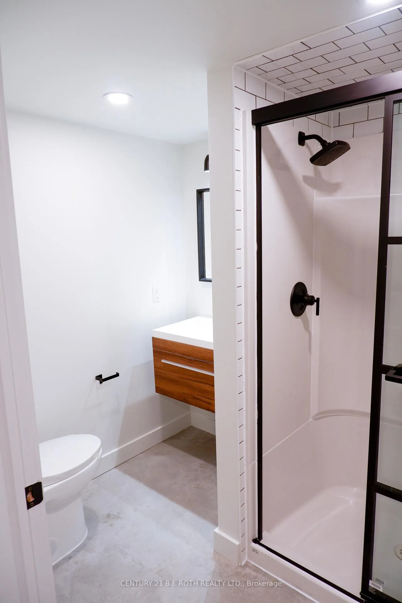 Photo 5 of Unit 207, 1370 Killarney Beach Road, Innisfil, Lefroy — HOMEH