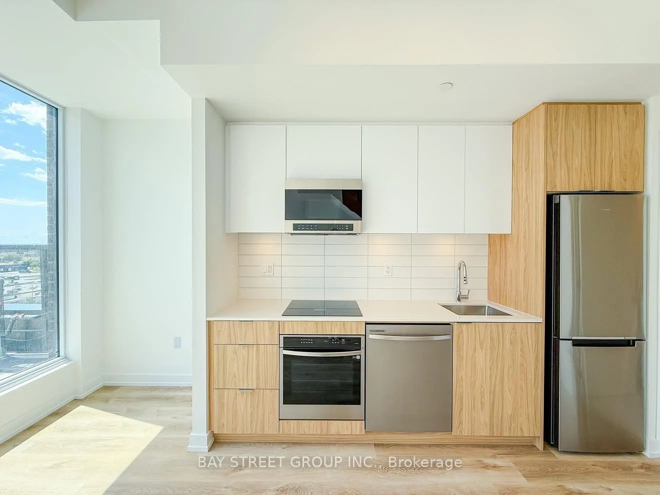 Photo 3 of Unit PH7, 6 Chartwell Road, Etobicoke, Stonegate-Queensway — HOMEH