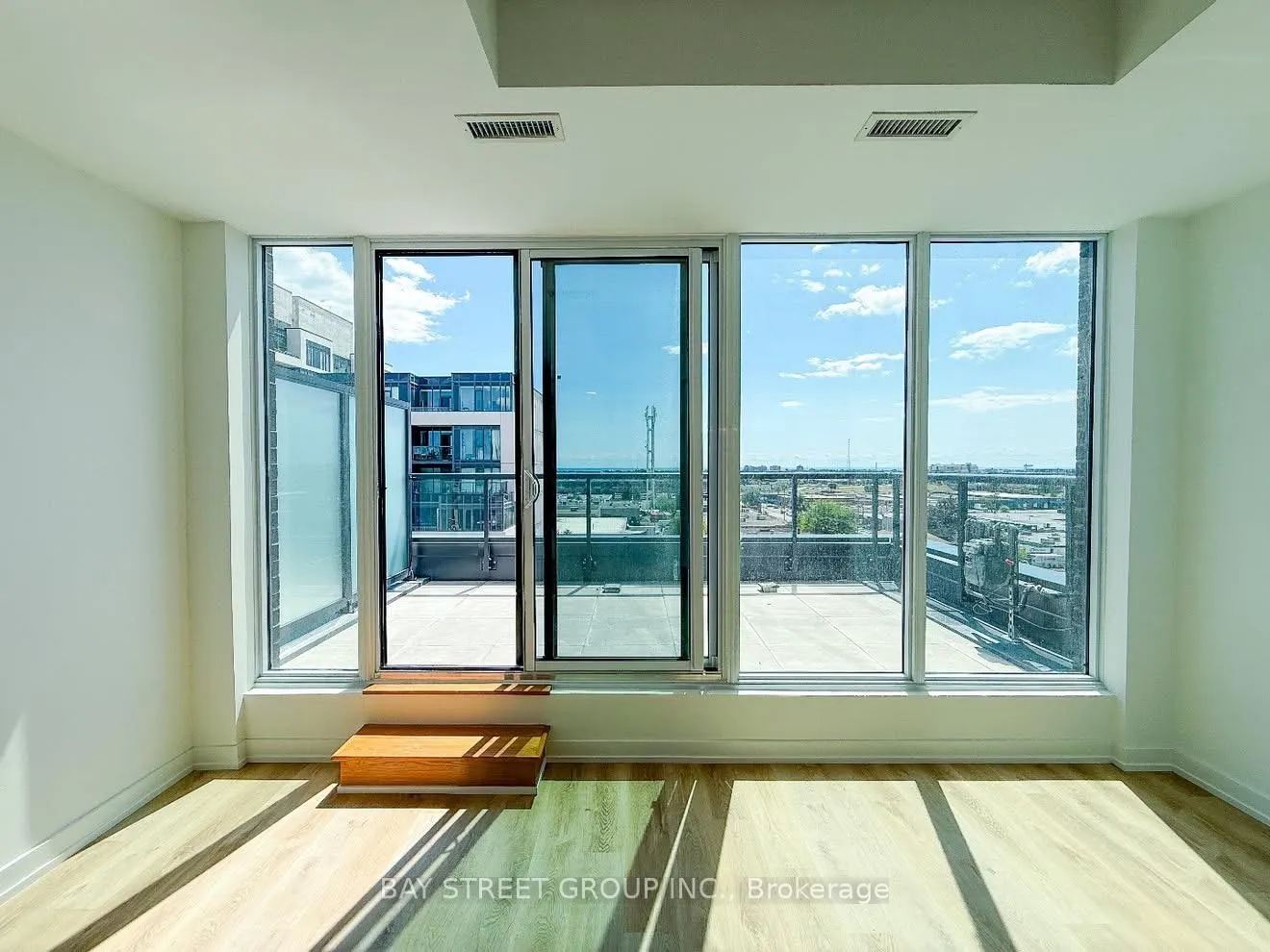 Photo 4 of Unit PH7, 6 Chartwell Road, Etobicoke, Stonegate-Queensway — HOMEH