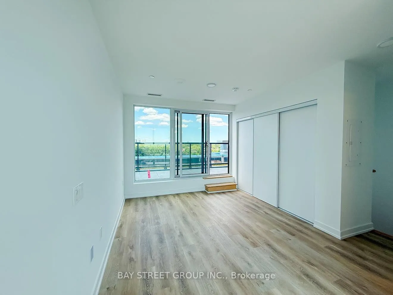 Photo 5 of Unit PH7, 6 Chartwell Road, Etobicoke, Stonegate-Queensway — HOMEH