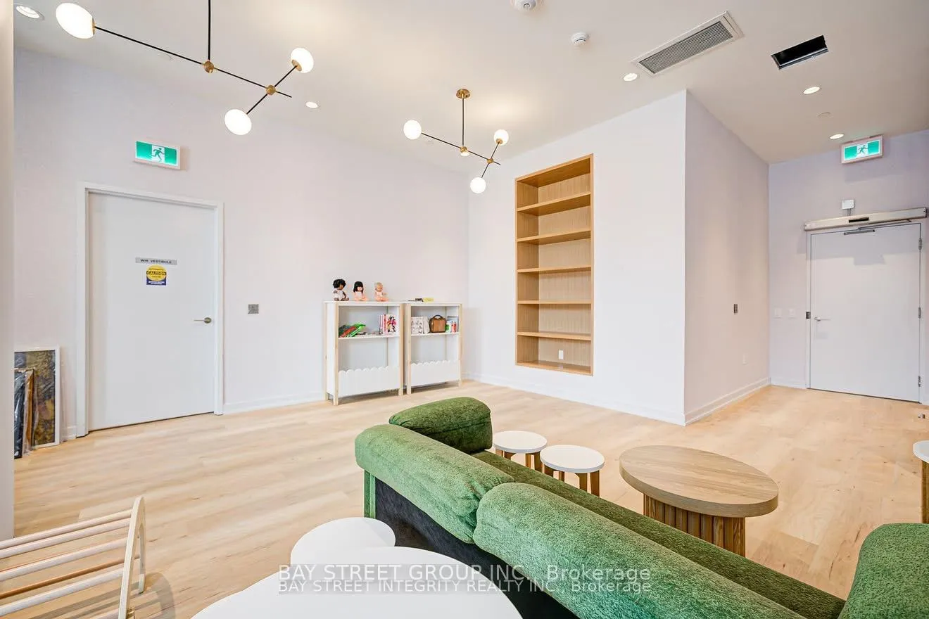 Photo 10 of Unit PH7, 6 Chartwell Road, Etobicoke, Stonegate-Queensway — HOMEH