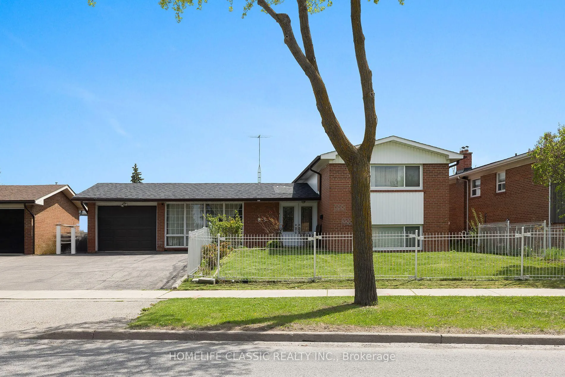 Photo 2 of 83 John Garland Boulevard, Etobicoke, Mount Olive-Silverstone-Jamestown — HOMEH