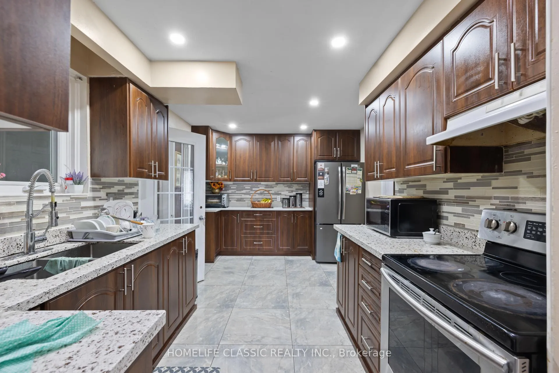 Photo 9 of 83 John Garland Boulevard, Etobicoke, Mount Olive-Silverstone-Jamestown — HOMEH