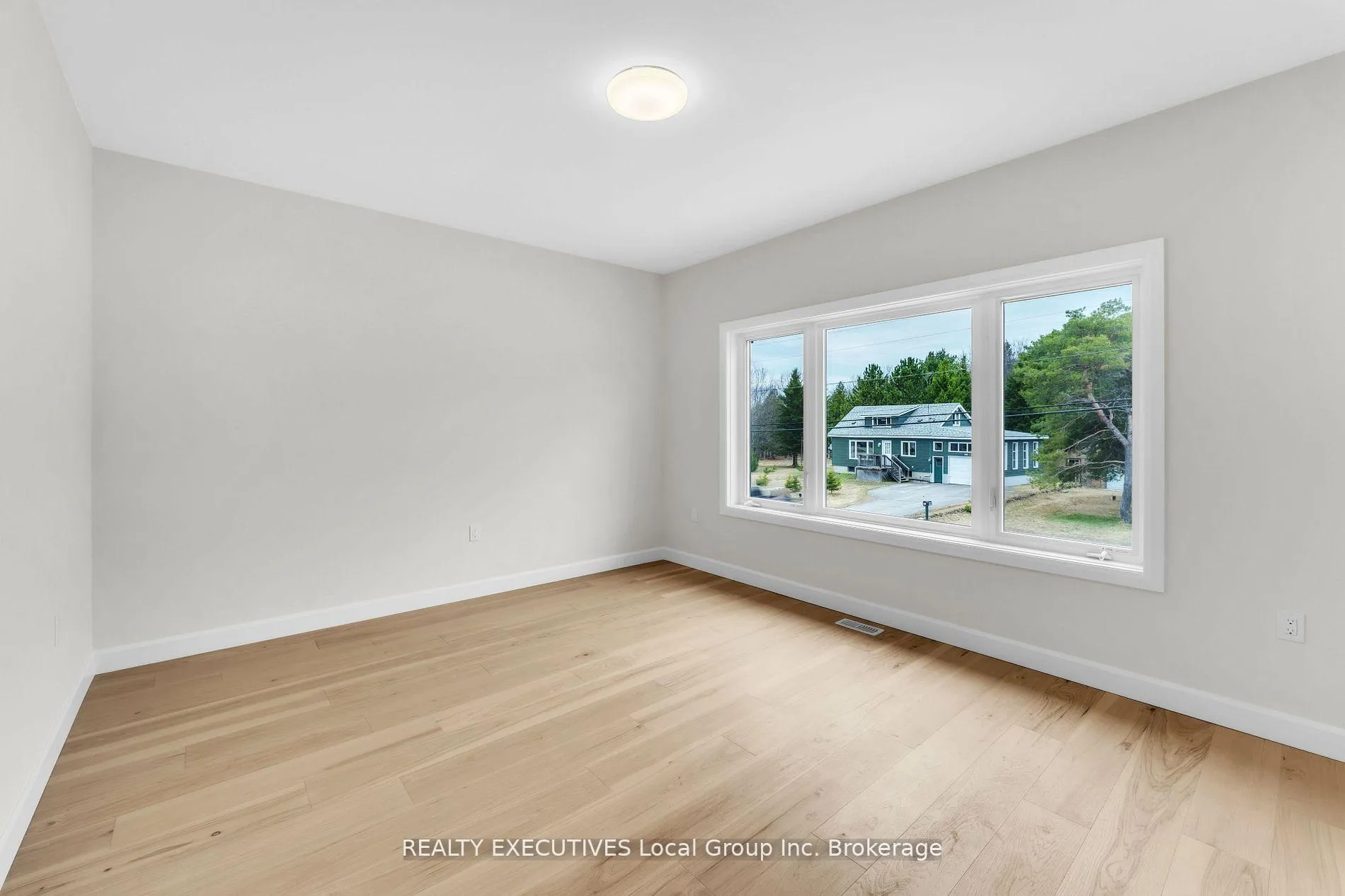 Photo 11 of 109 Tower Drive, North Bay, Airport — HOMEH