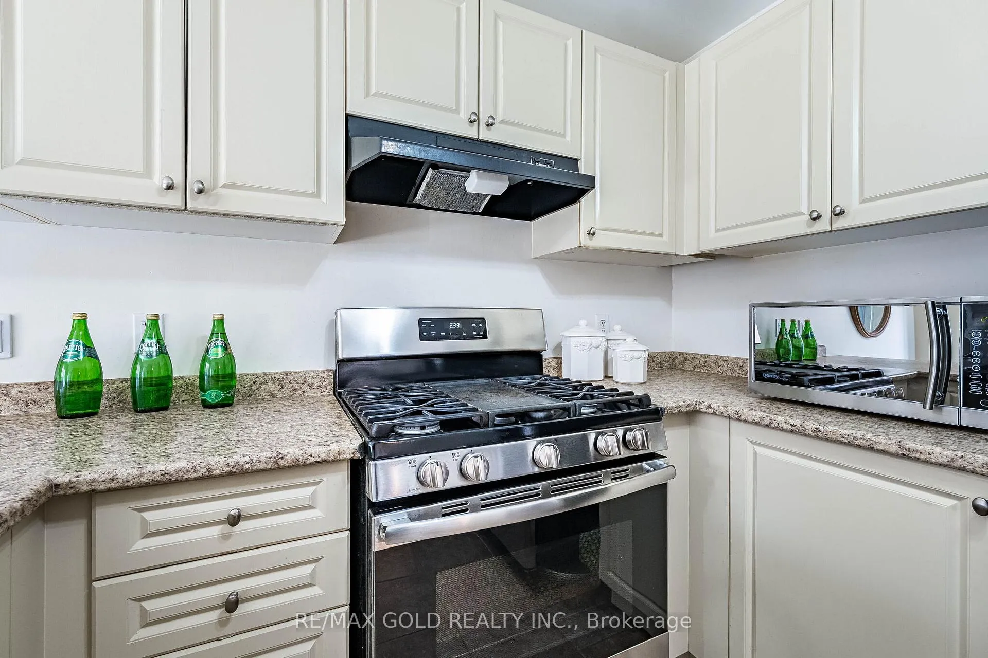 Photo 14 of 6 Clenston Road, Brampton, Northwest Brampton — HOMEH