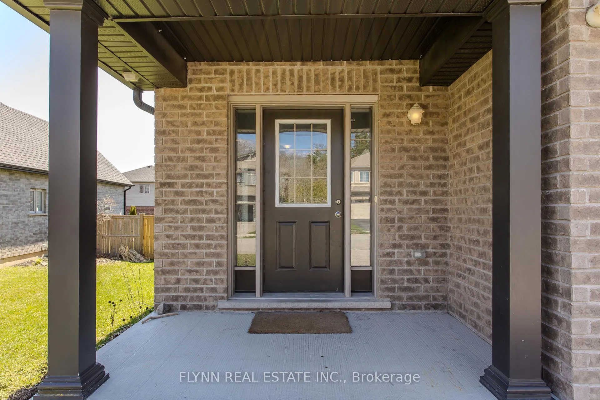 Photo 4 of 246 Woodway Trail, Norfolk, Simcoe — HOMEH