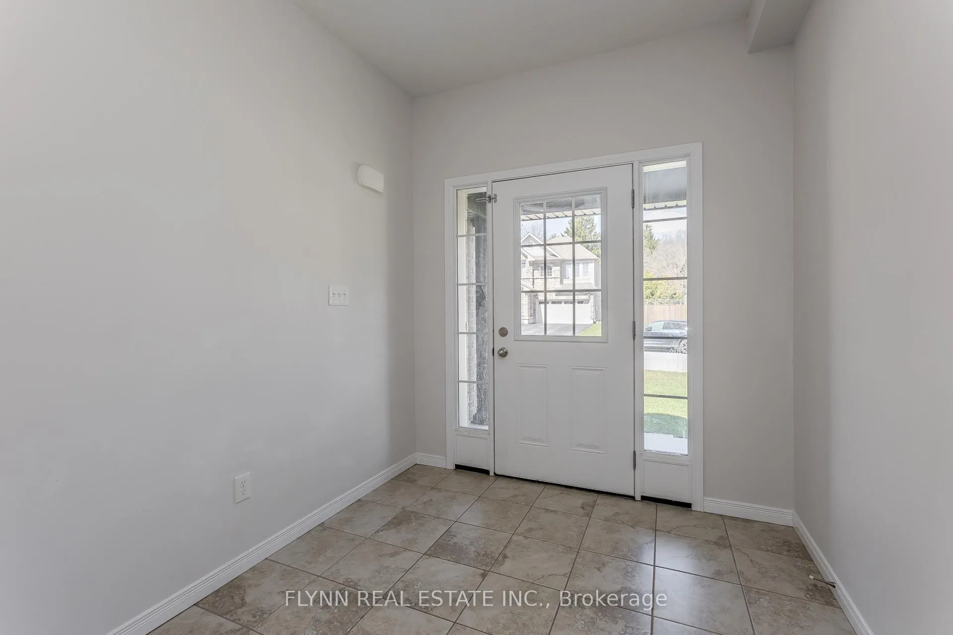 Photo 5 of 246 Woodway Trail, Norfolk, Simcoe — HOMEH