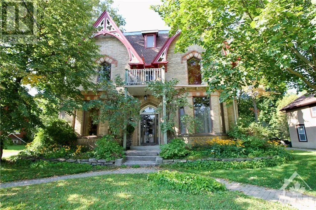 Front of Unit 9, 388 King Street W