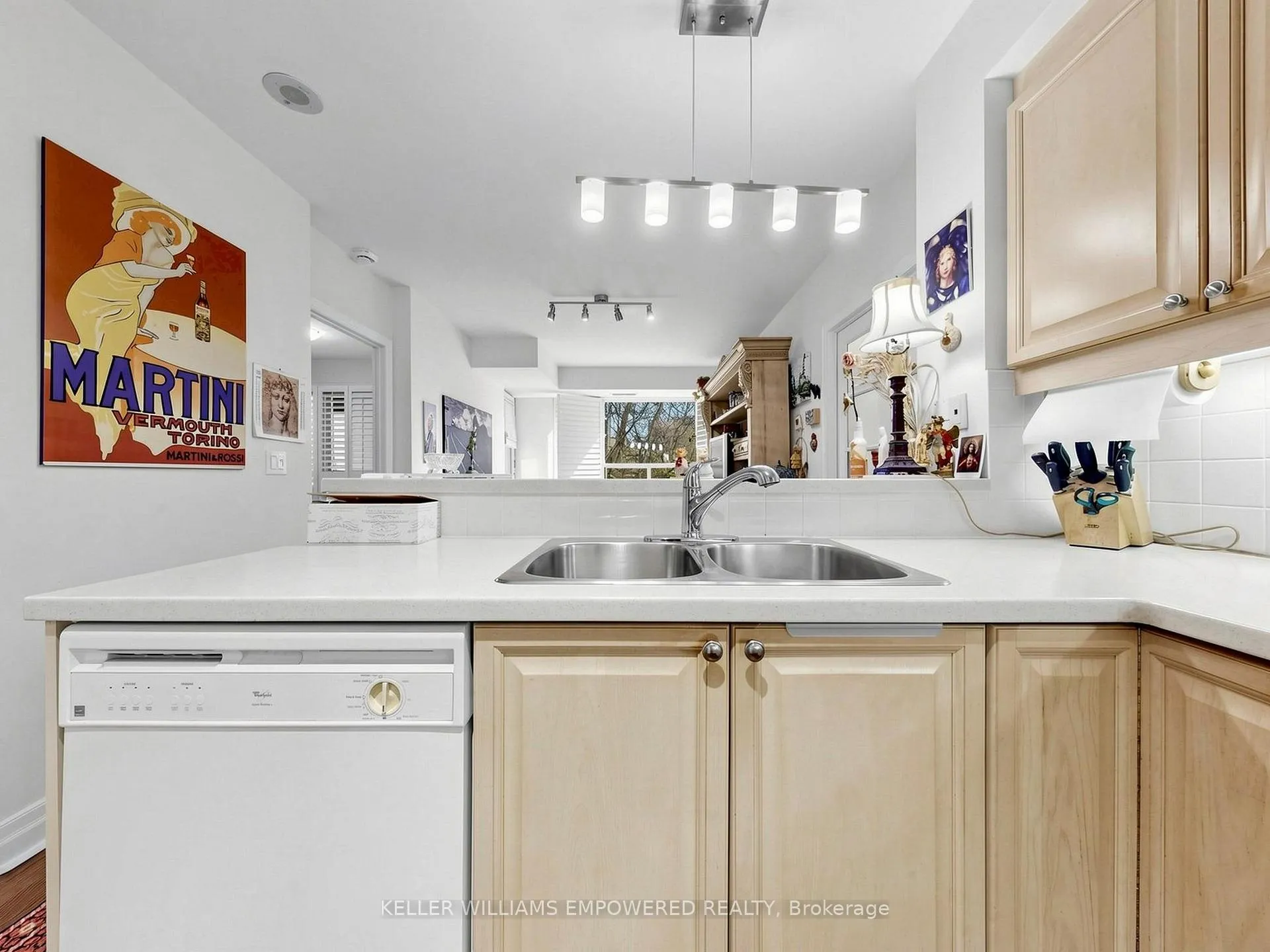 Photo 5 of Unit 311, 1801 Bayview Avenue, Toronto, Leaside — HOMEH