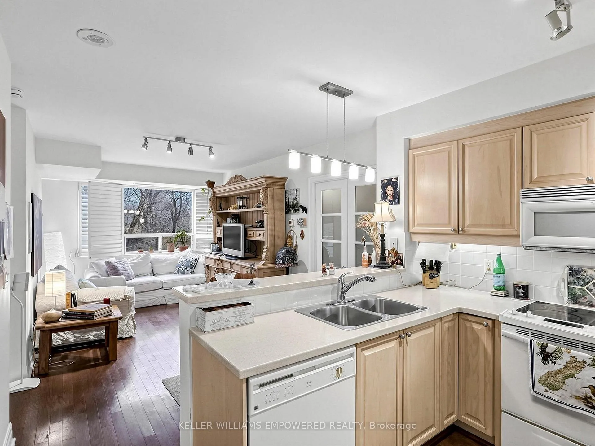 Photo 6 of Unit 311, 1801 Bayview Avenue, Toronto, Leaside — HOMEH