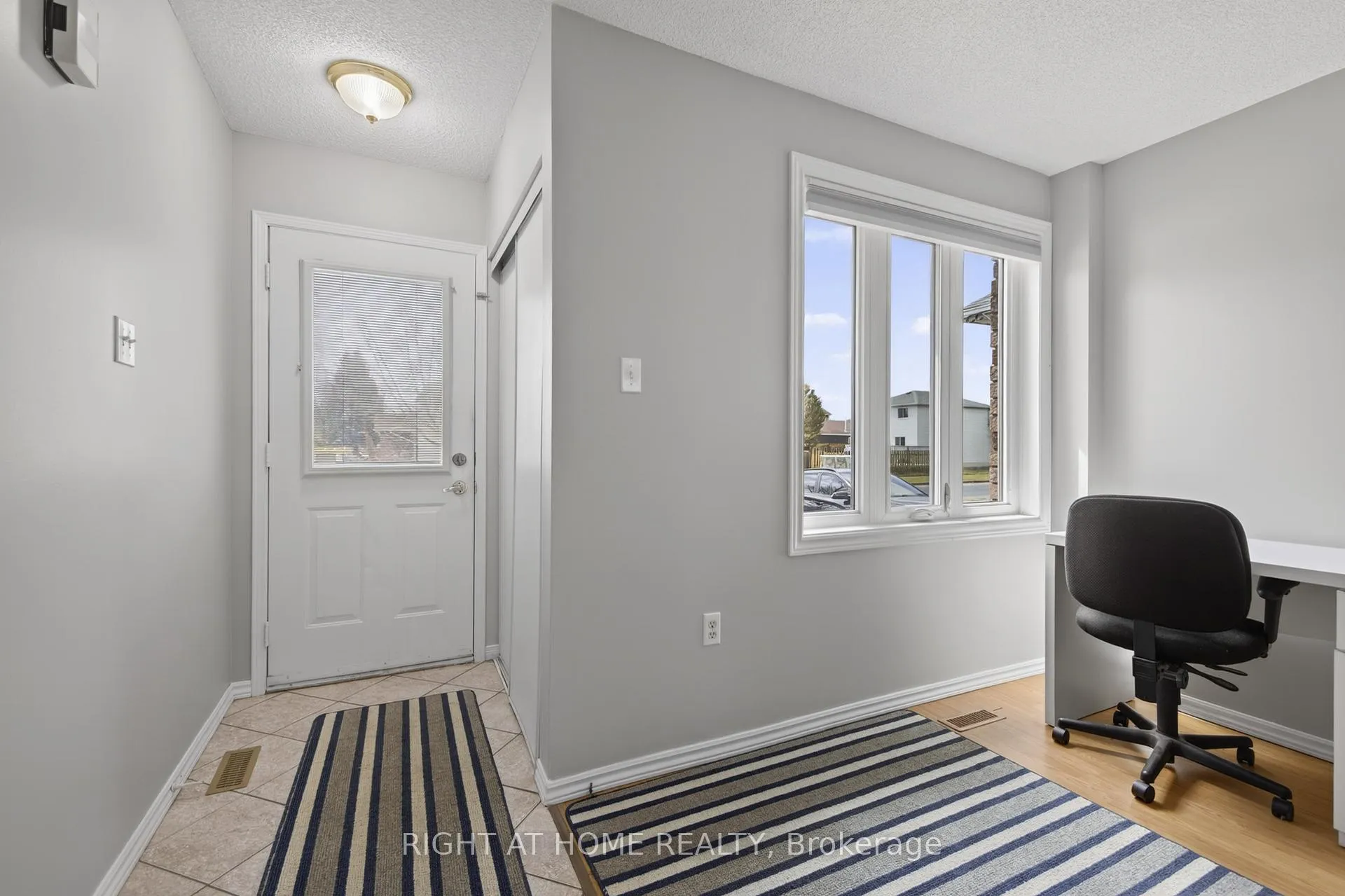Photo 3 of 40 Arthur Avenue, Barrie, Grove East — HOMEH