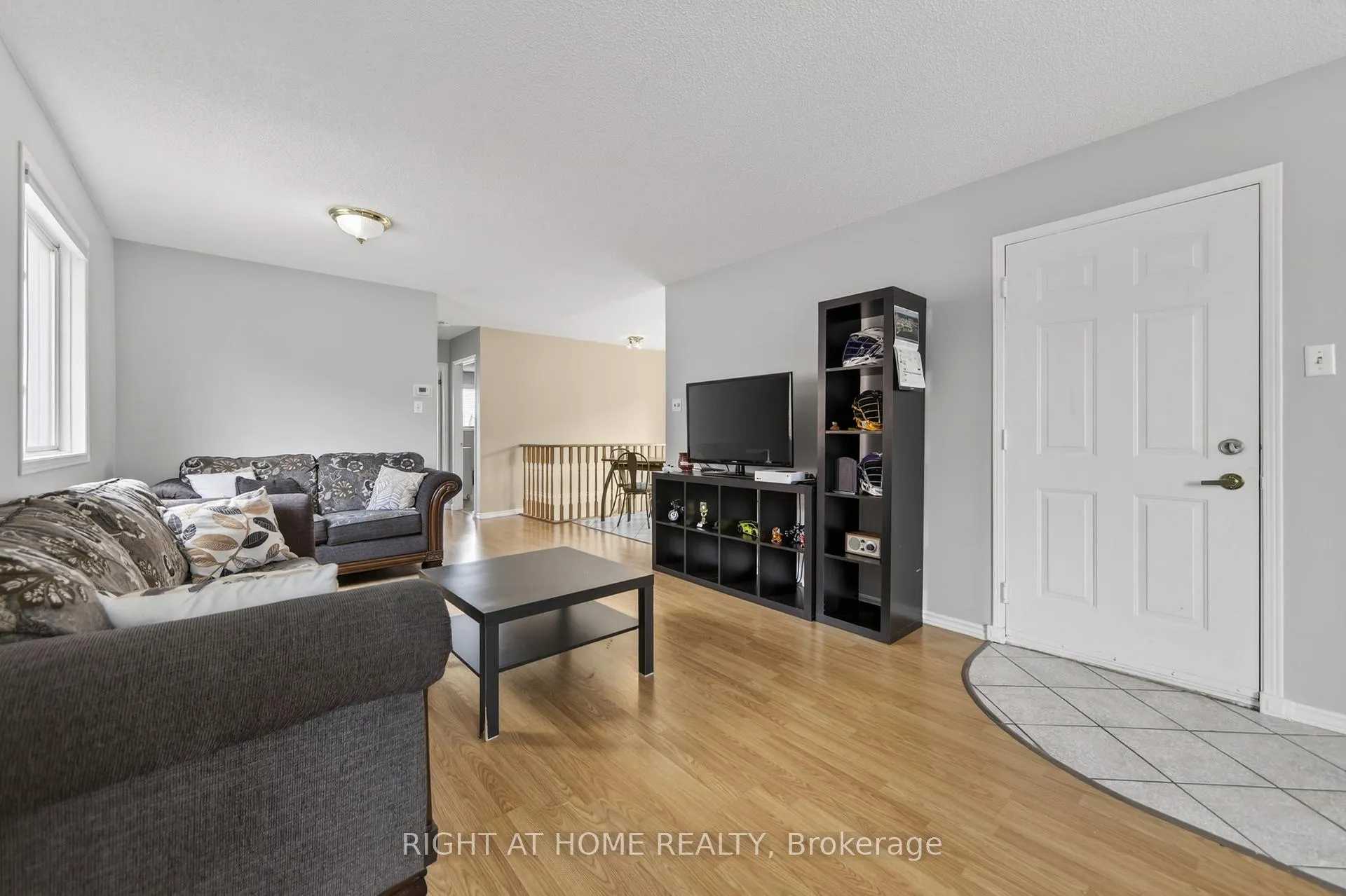 Photo 5 of 40 Arthur Avenue, Barrie, Grove East — HOMEH