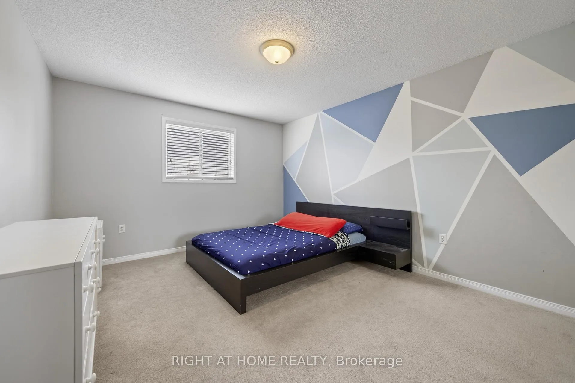 Photo 9 of 40 Arthur Avenue, Barrie, Grove East — HOMEH