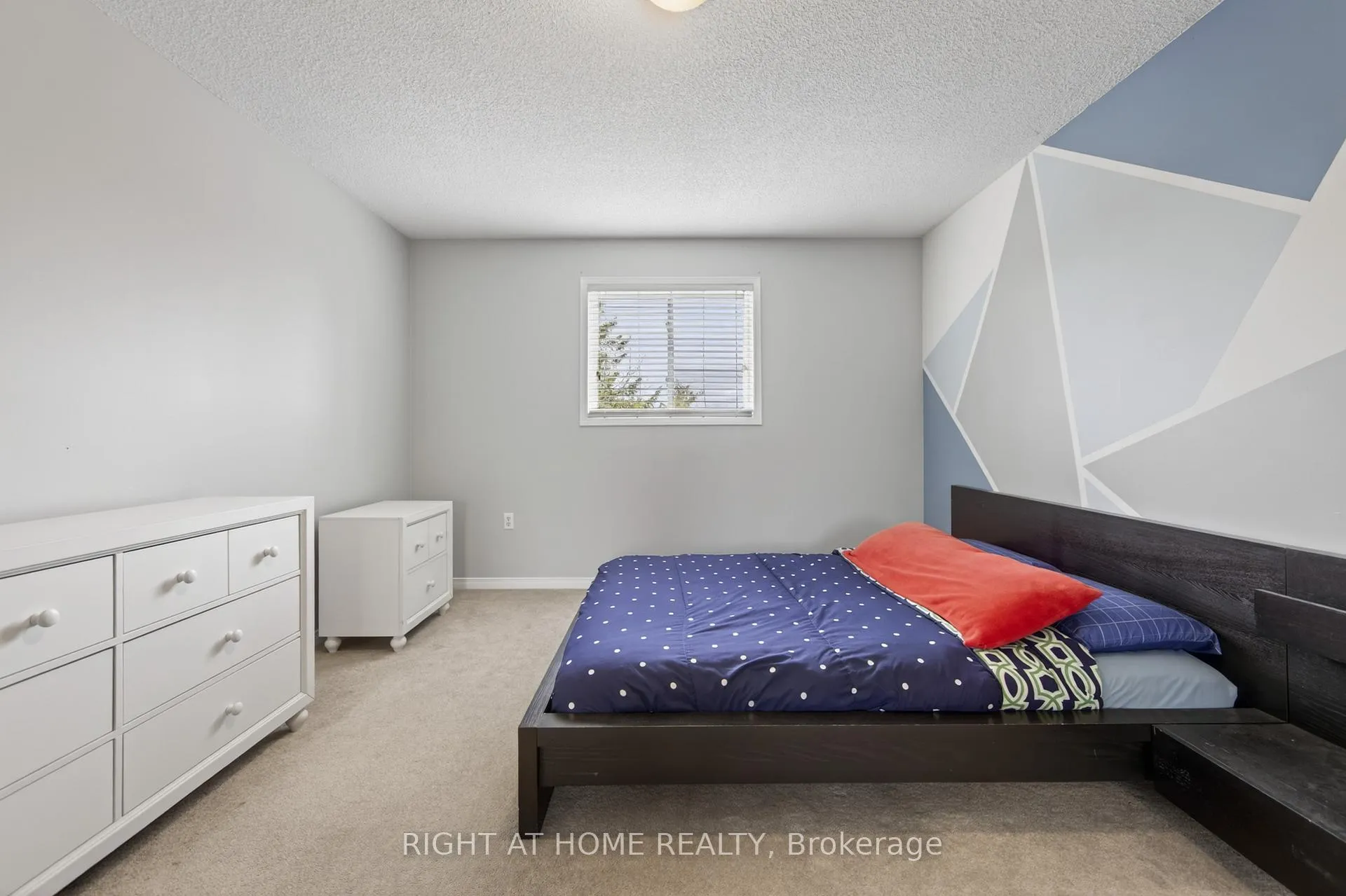 Photo 10 of 40 Arthur Avenue, Barrie, Grove East — HOMEH