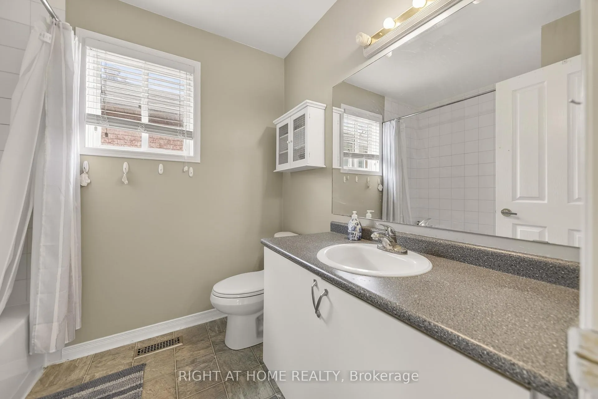Photo 11 of 40 Arthur Avenue, Barrie, Grove East — HOMEH