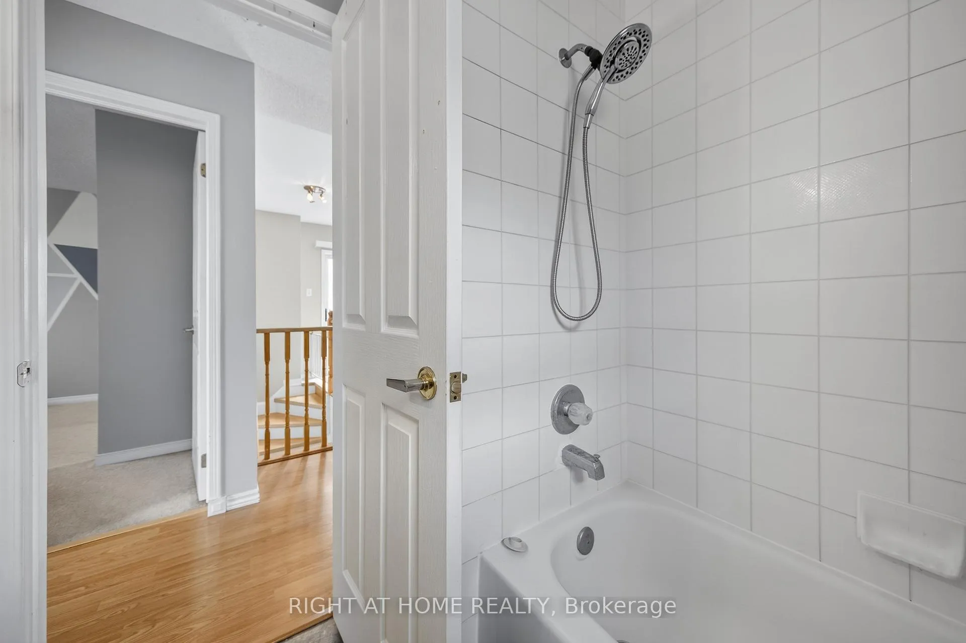 Photo 12 of 40 Arthur Avenue, Barrie, Grove East — HOMEH
