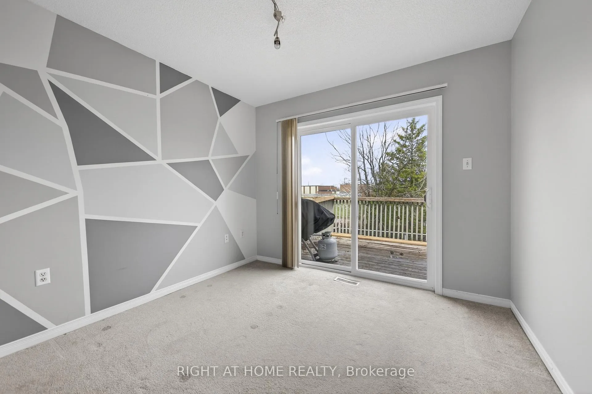 Photo 13 of 40 Arthur Avenue, Barrie, Grove East — HOMEH
