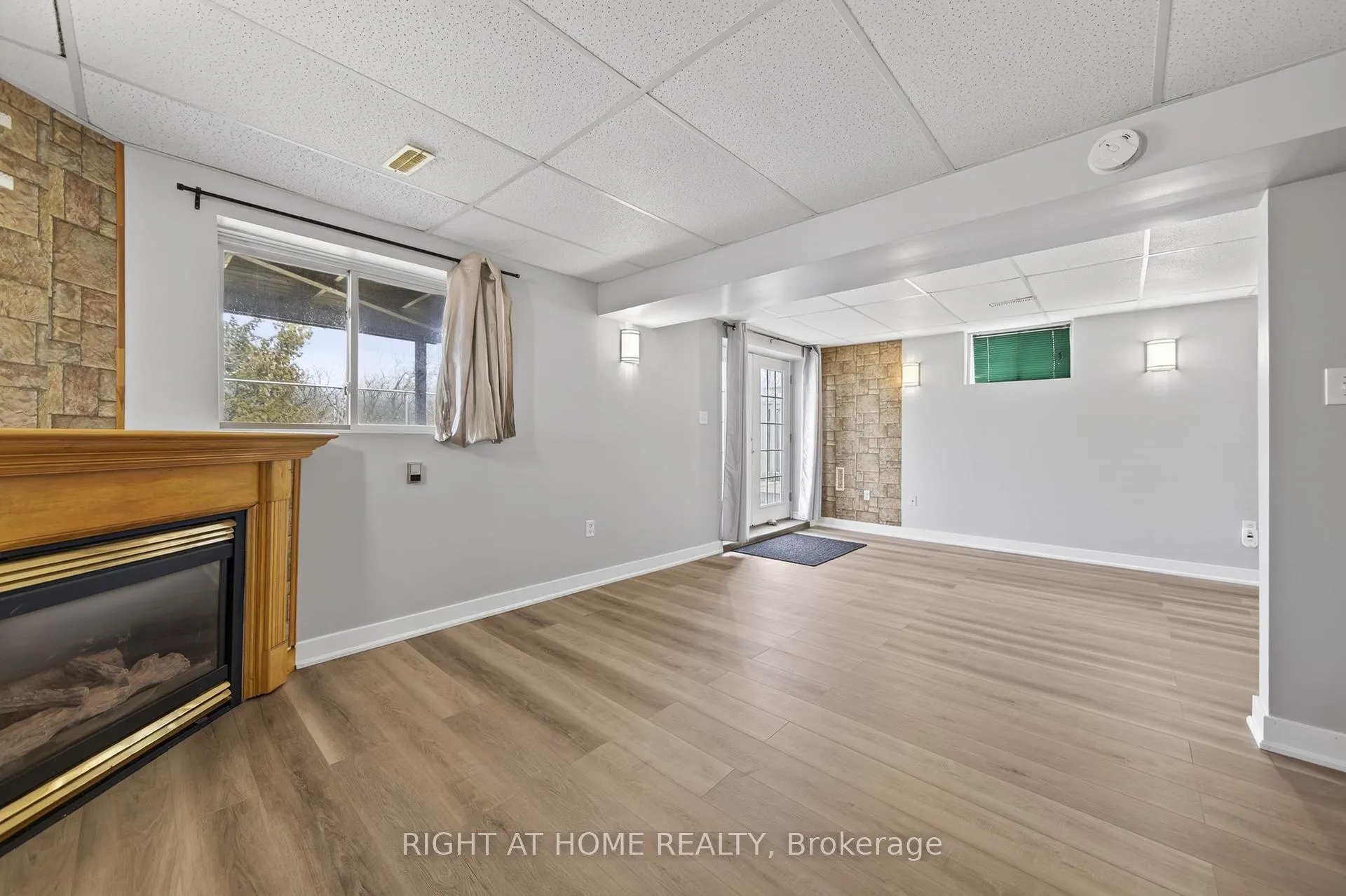 Photo 17 of 40 Arthur Avenue, Barrie, Grove East — HOMEH