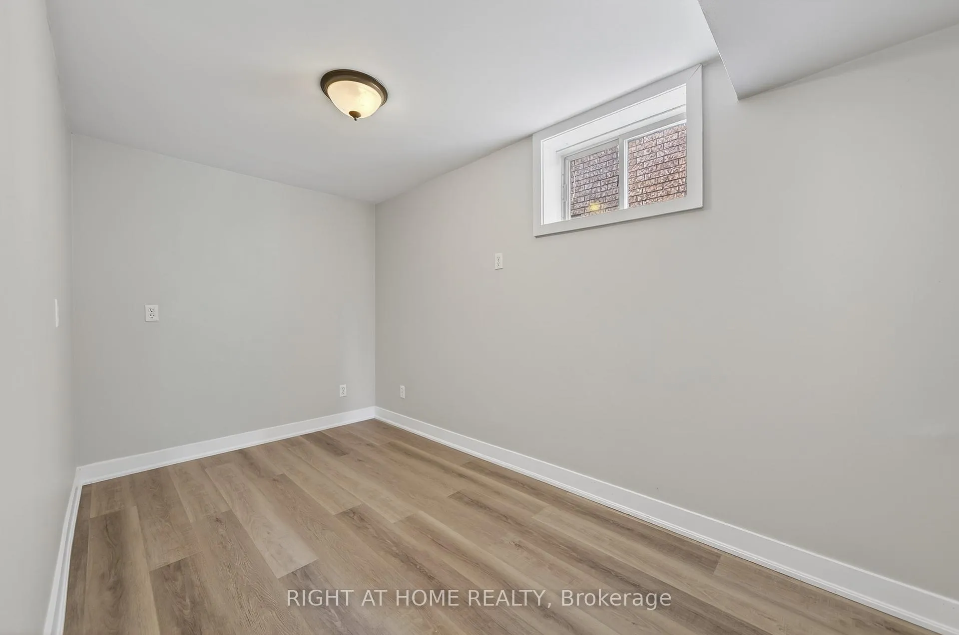 Photo 23 of 40 Arthur Avenue, Barrie, Grove East — HOMEH