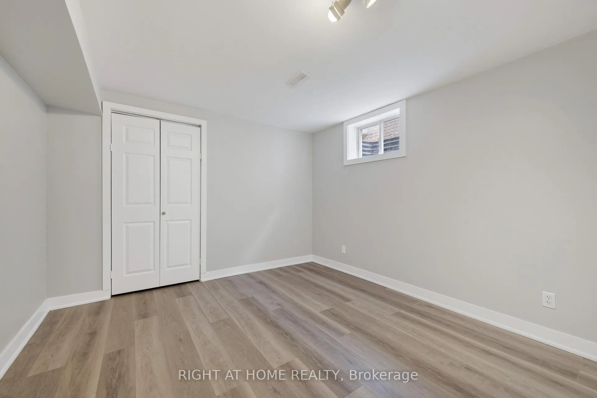 Photo 26 of 40 Arthur Avenue, Barrie, Grove East — HOMEH