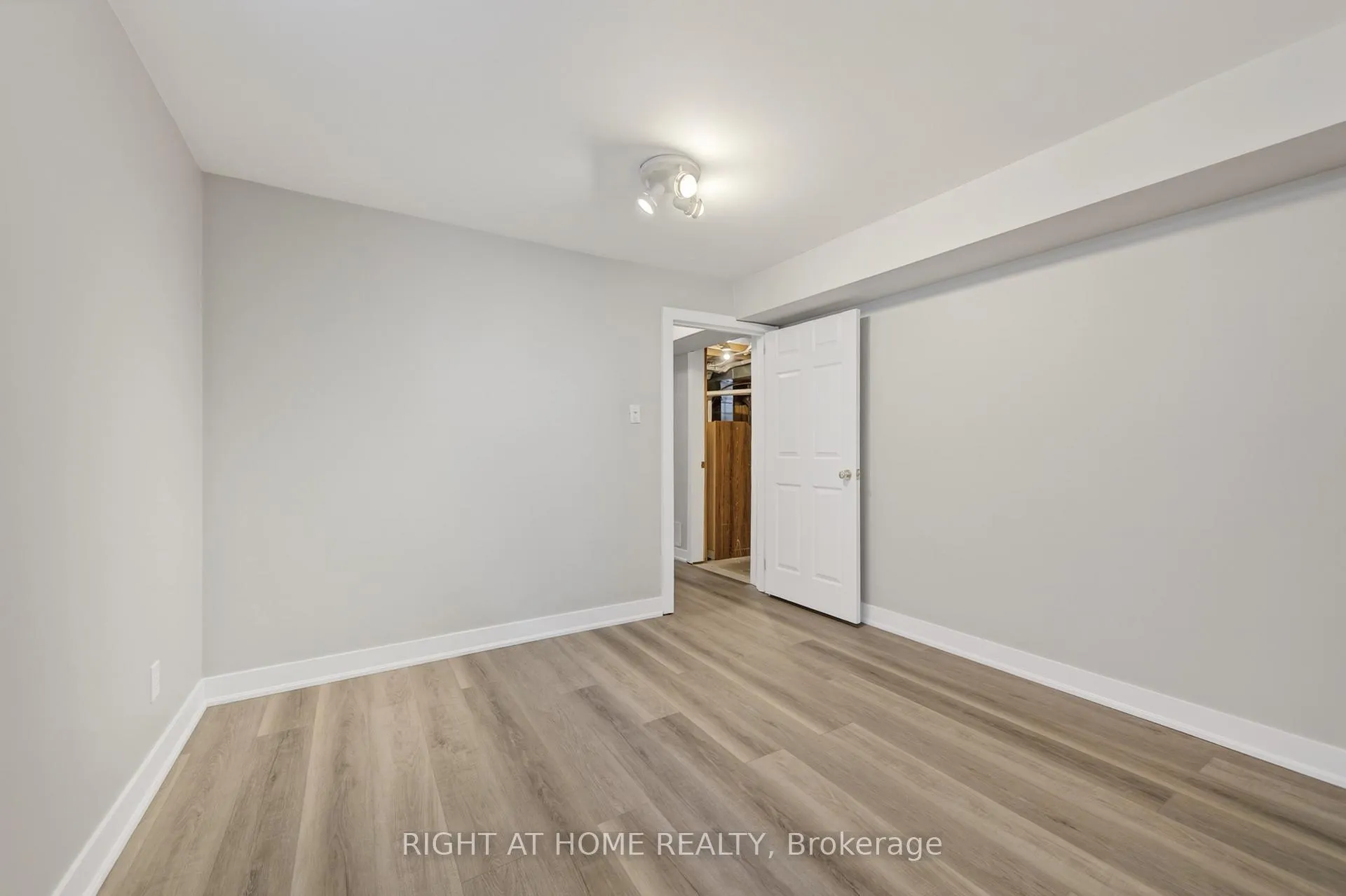 Photo 27 of 40 Arthur Avenue, Barrie, Grove East — HOMEH