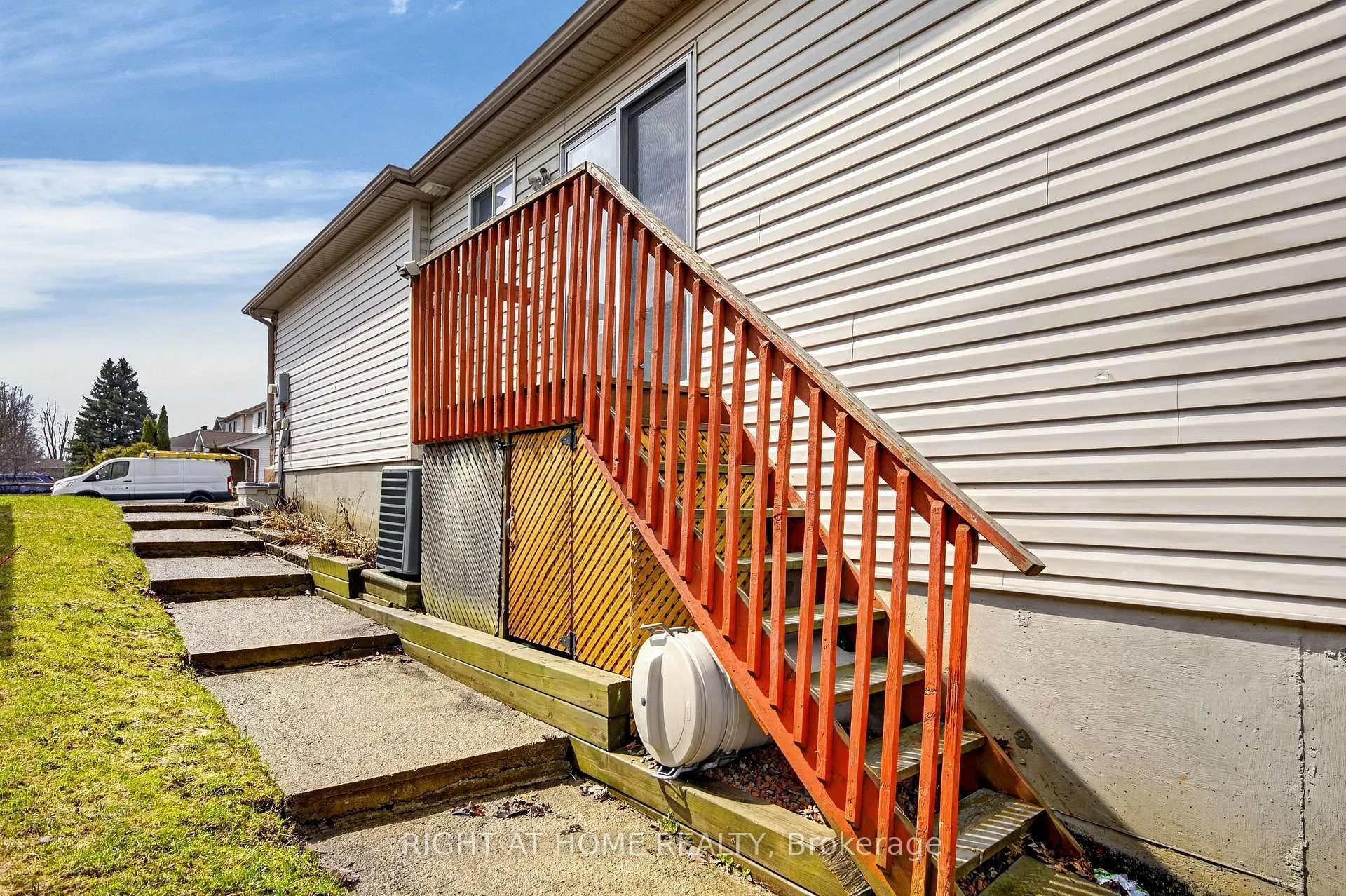 Photo 29 of 40 Arthur Avenue, Barrie, Grove East — HOMEH