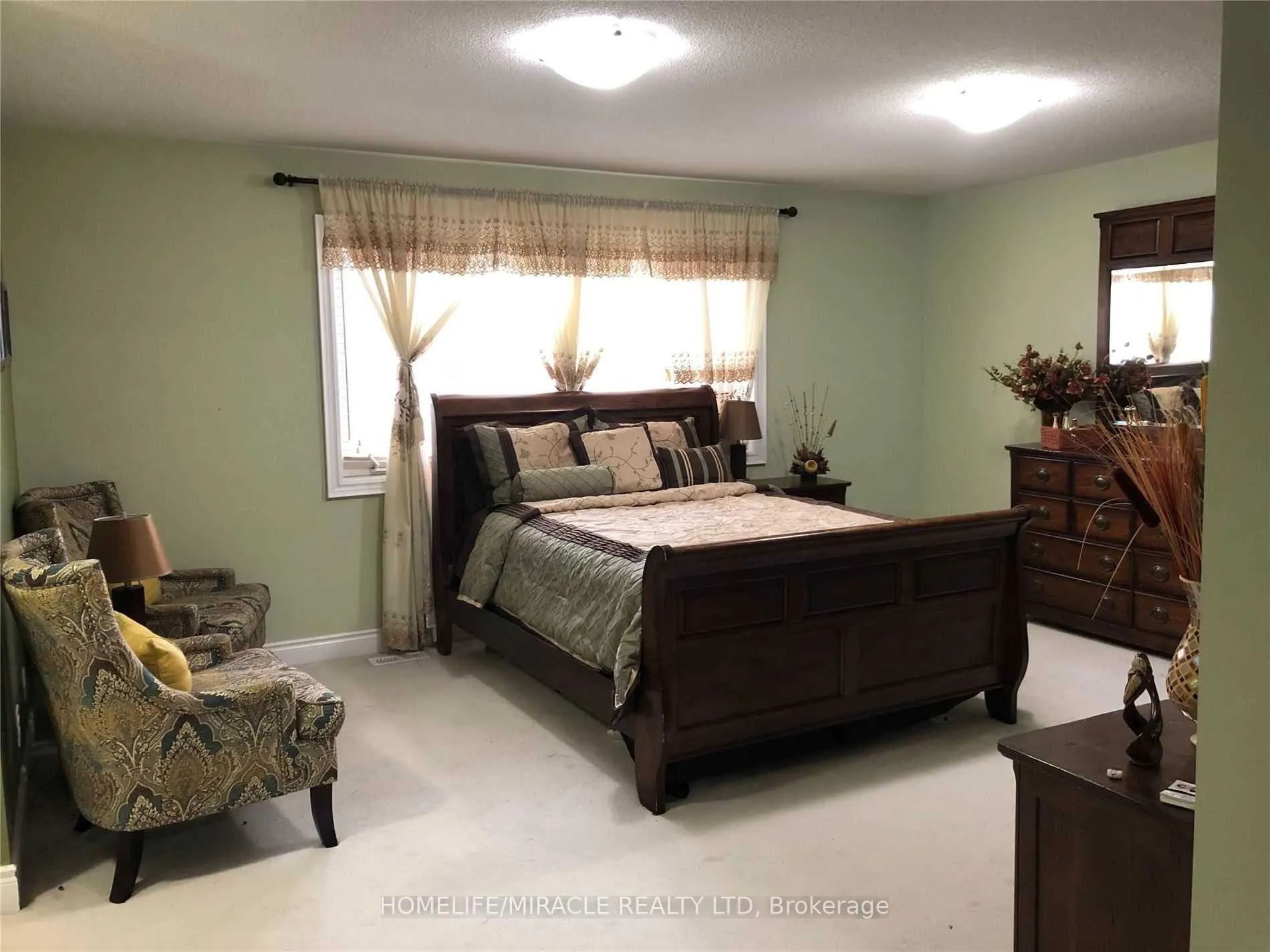 Photo 9 of 4 Louisburg Crescent, Brampton, Credit Valley — HOMEH