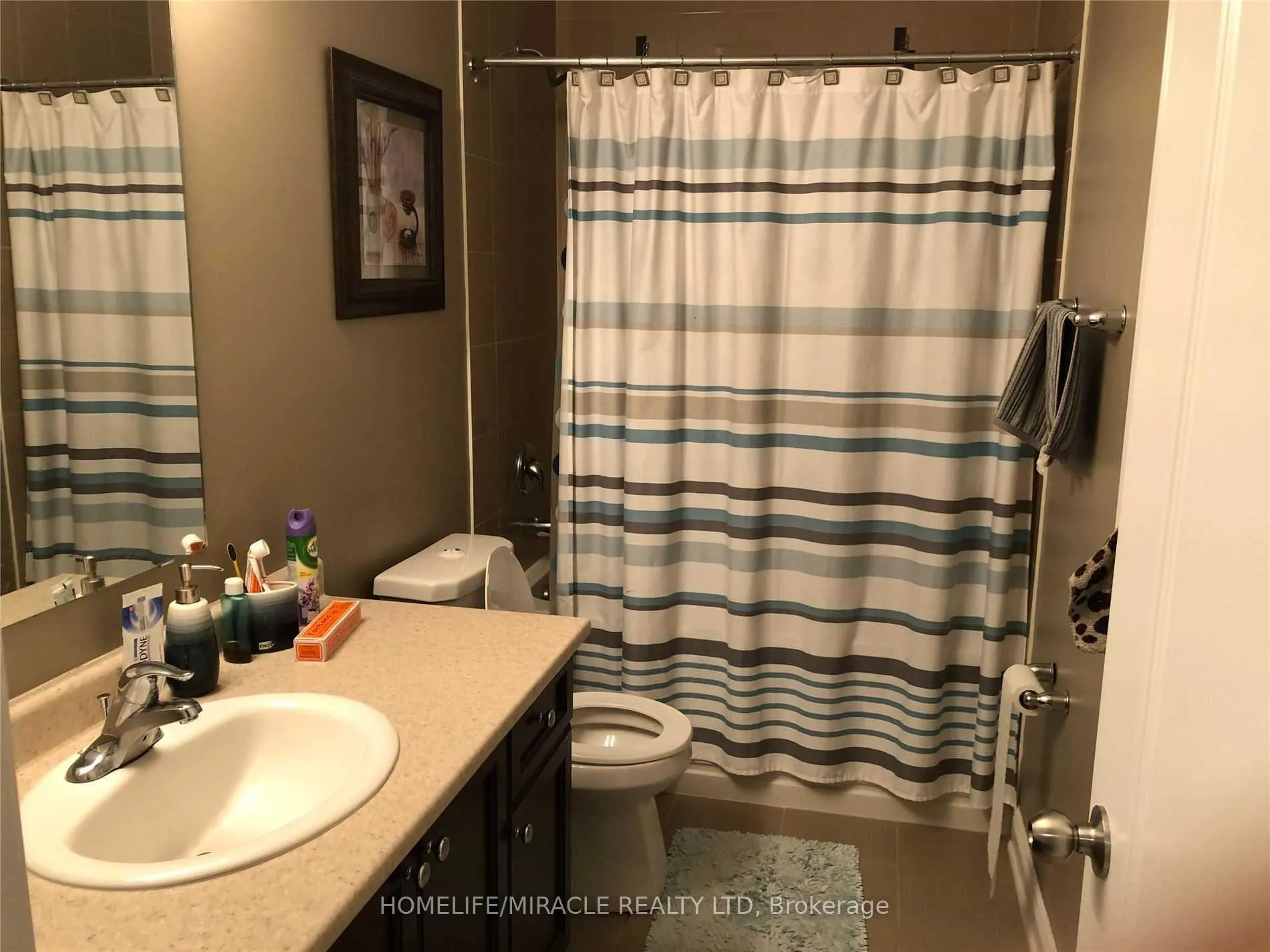 Photo 10 of 4 Louisburg Crescent, Brampton, Credit Valley — HOMEH