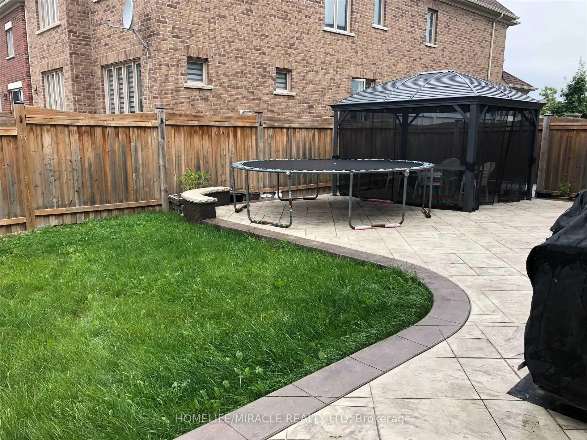 Photo 12 of 4 Louisburg Crescent, Brampton, Credit Valley — HOMEH